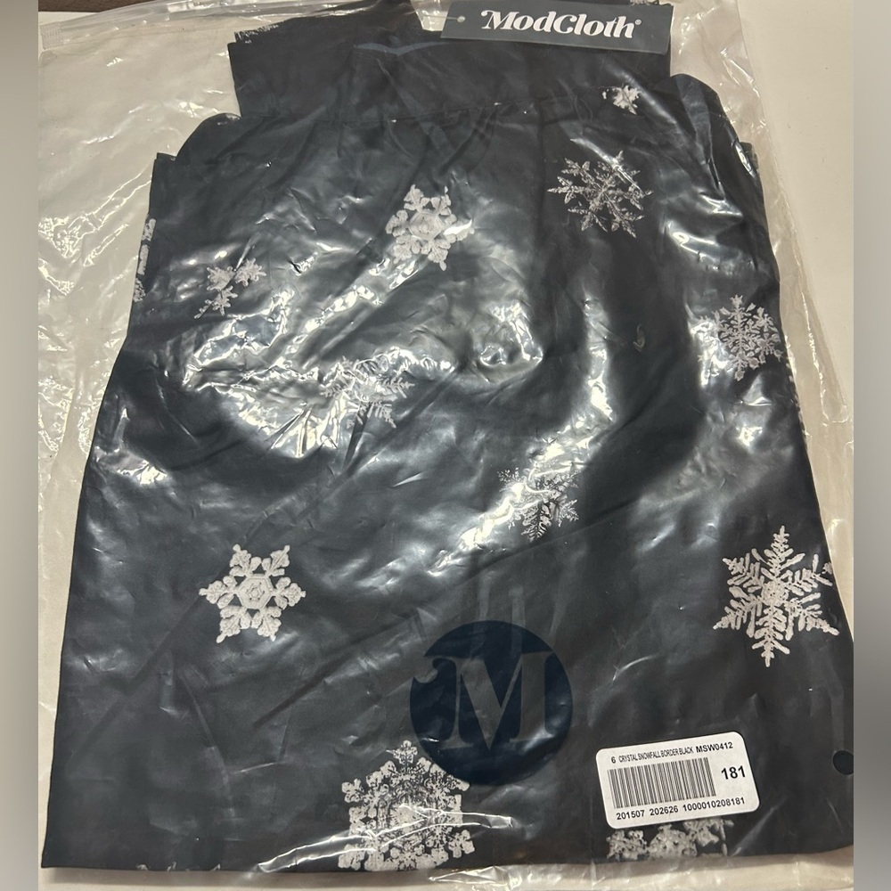 NWT MODCLOTH FALLING FOR WINTER A-LINE SKIRT BLACK/SILVER SNOWFLAKES Sz. 6 - Picture 4 of 5